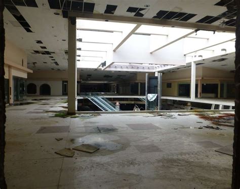 An Encyclopedia Of Dead Malls In America Dead Malls Abandoned Malls