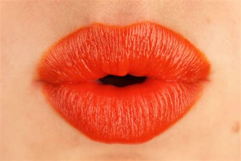 Hot Lips L402 Coral Lips