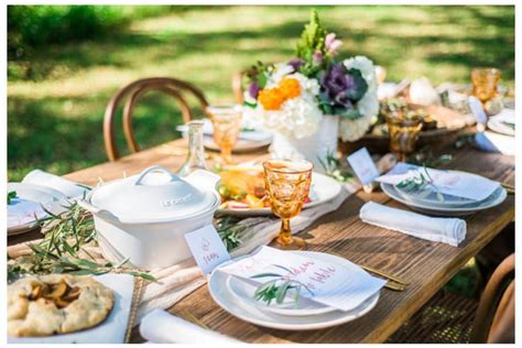 Choosing a dinner party theme helps you to tie everything together, from the table setting and food menu to the entertainment and music, so that you can host a meal to remember. Six Tips for Hosting a Fall Dinner Party - Daly Digs