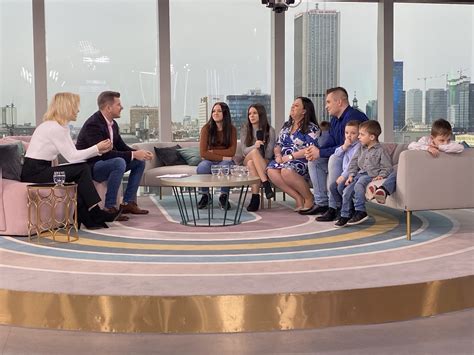 To osoby w wieku 50+, w tvn jest to 48 proc.). MATKA GIGANTKACałą rodziną odwiedziliśmy studio Dzień ...