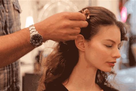 3 Easy Fancy Ways To Wear A Hair Comb Like Keira Knightley