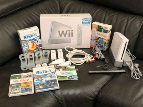 Nintendo Wii Bundle Consoleand 3 Games With 2 Controllers Complete
