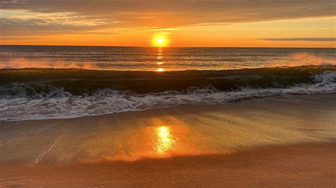 Download Wallpaper 1600x900 Beach Sea Sunrise Widescreen 169 Hd