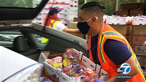 Please support this organization, so that you can help your fellow american survive this crisis that we all are coping through. Hollywood Bowl hosts drive-thru food distribution for ...
