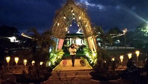 Untukmu yang ingin membuat dekorasi yang beda, kamu bisa menggunakan dekorasi dari kayu atau bambu. Bambu Jadi Bahan Khas Dekorasi Lokasi STQ Tingkat Kota ...