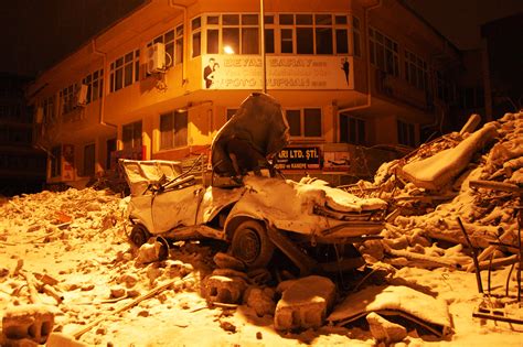 Istantanea Terremoto In Turchia Van Di Nuovo In Ginocchio Gallerie Media Osservatorio