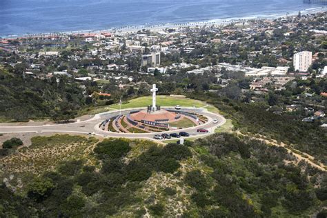 Mount Soledad In La Jolla Visitors Guide Veterans Memorial And History