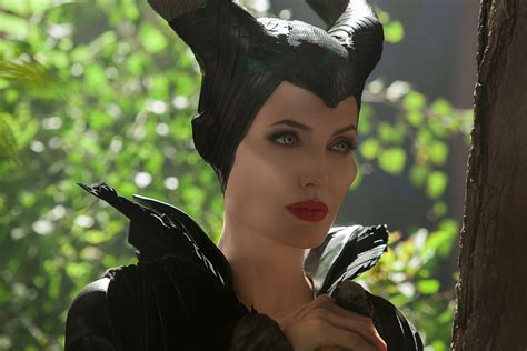 Maleficent Sneak Peek Angelina Makes Her Grand Entrance In New Clip