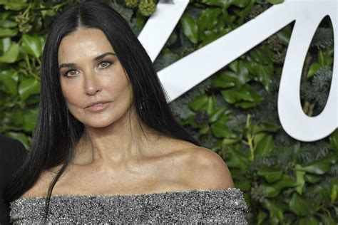 Demi Moore Nue Dans Son Bain D Voile Sa Peau Sans Rides