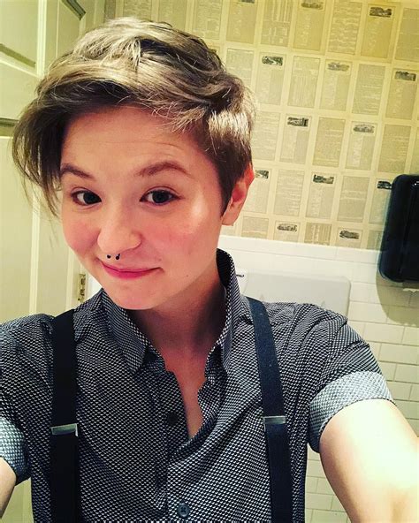 Ash Hardell Short Hair Cuts For Teens Short Hair Styles For Round