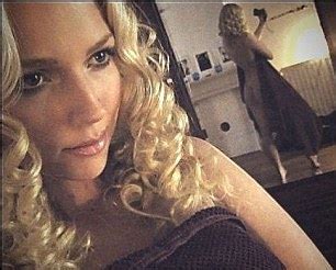 Scarlett Johansson Leaked Photos Spark Cheeky New Internet Craze