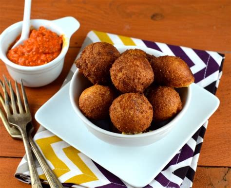 Stire 10 times around the bowl—just until the dry and liquid ingredients are barely combined together. Hush Puppies Recipe - Deep-fried.Food.com