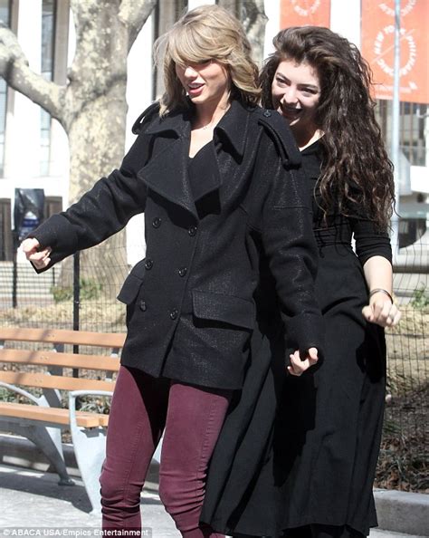 Taylor Swift And Lorde Pose Together In New York Daily Mail Online