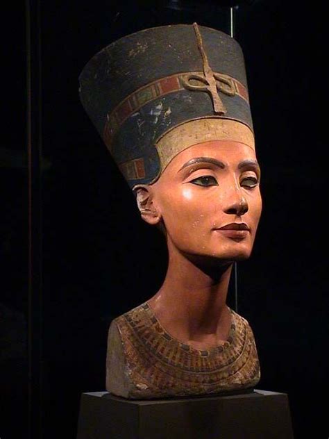 bust of queen nefertiti reveals a secret image to ‘a real woman egyptian queen nefertiti