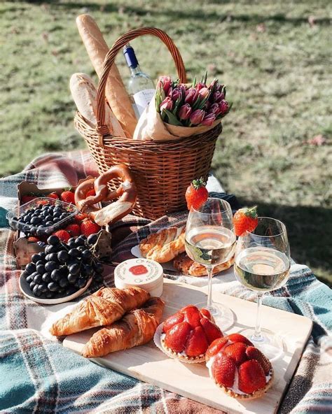 Pin By Abramova On Happy Weekend And Relax Picnic Food Picnic Date Food Picnic Foods