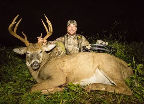 Heartland Bowhunter Michael Hunsucker Shoots Giant 7 Year Old Buck
