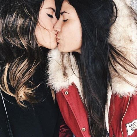 Pin De Cosinero En Kiss Lesbianas Besándose Chicas Besándose Chicas
