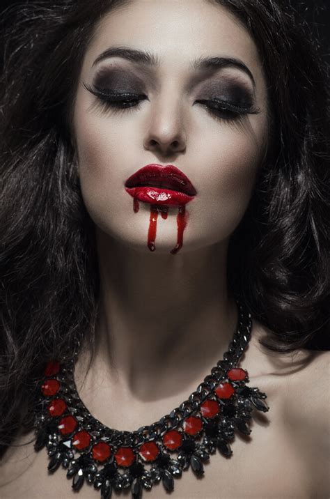 How To Create Vampire Makeup Look For Halloween Ann S Blog