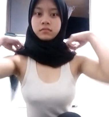 Viral ❗andai saja kakakku tidak menggodaku (fyp tiktok) !! Malam Jumat Cewek Jilbab Mulus Cantik Sange | INDO18.COM