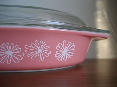 Six Balloons Vintage Delights Pyrex Pink Daisy