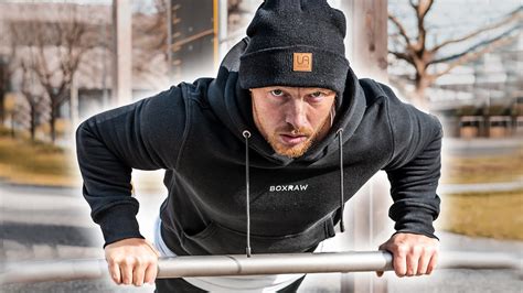 Den tierischen oder menschlichen körper durch systematisch betriebene übungen, verbunden mit zweckentsprechender diät. UNTERE BRUST mit dem eigenen Körpergewicht trainieren ...