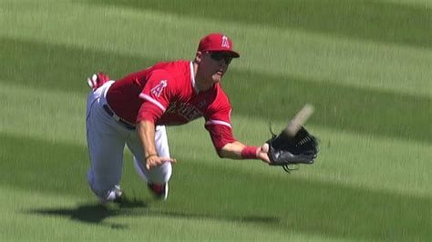 Trout Comes In To Make A Slick Diving Catch Youtube