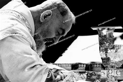 Padre Pio Celebrating Mass Padre Pio Of Pietrelcina Celebrating Mass