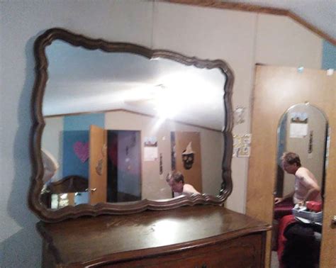 These Pictures Of People Trying To Sell Their Mirrors Is The Funniest Thing We Saw Today