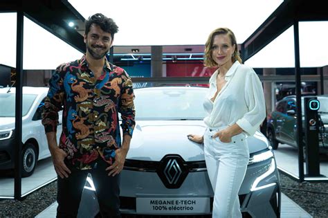 Verano El Stand De Renault En Caril Una Vidriera En Donde Se