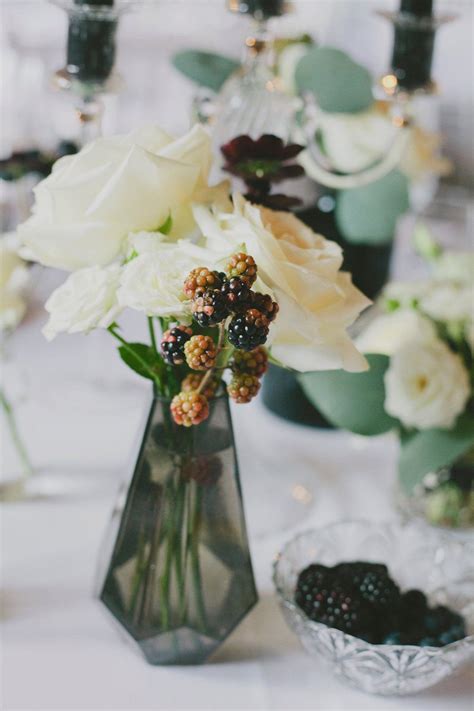 Boccette profuma cassetti in vetro, riempite con la fragranza che potrai scegliere secondo i tuoi gusti! Un matrimonio minimal e raffinato | Decorazione della ...