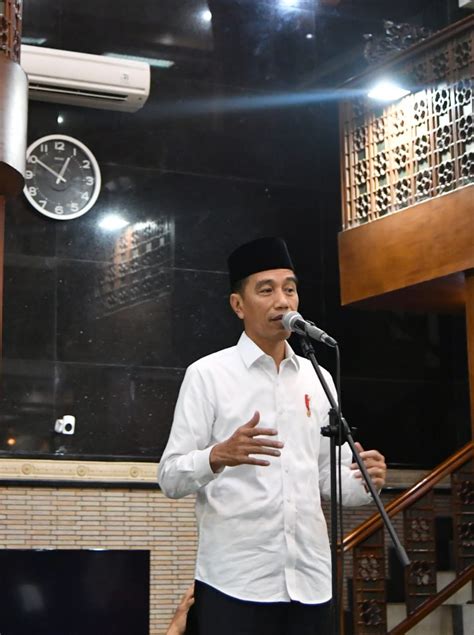 Artinya bukti pembayaran tersebut resmi. Presiden Jokowi Serahkan 204 Sertifikat Tanah Wakaf di Jawa Barat - PKPBerdikari