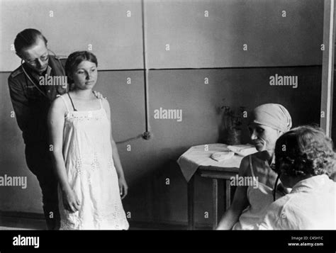 Army Medical Examination Fotos Und Bildmaterial In Hoher Auflösung