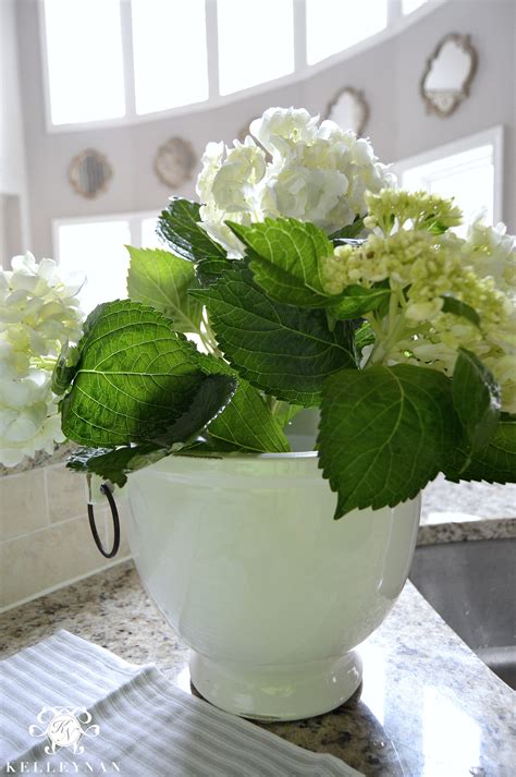 Simple Steps To Create A Grand Flower Arrangement Kelley Nan