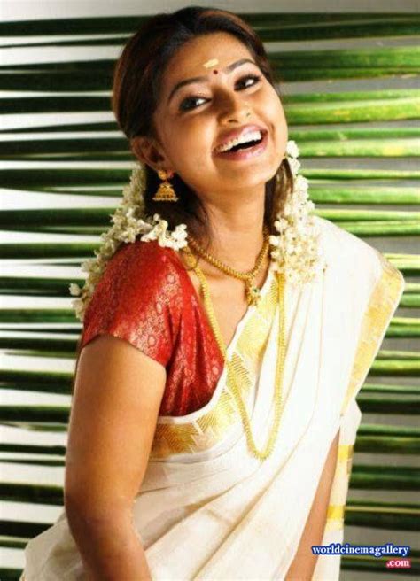 Actress Homely Look In Saree