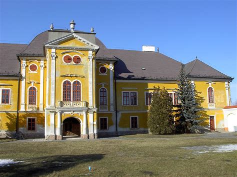 Vind en reserveer bijzondere accommodaties op airbnb. Forgách-kastély, Szécsény | Kitervezte.hu