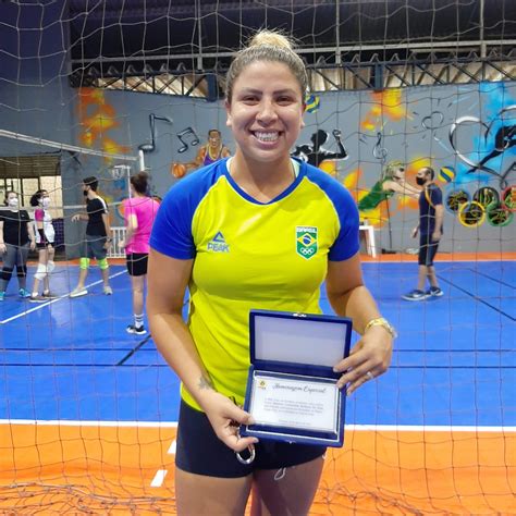 bnb clube homenageia sua ex atleta rebecca cavalcante participante das olimpíadas de tóquio