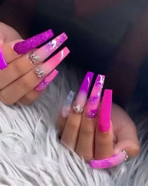 Pay her nail artist, jenny bui aka 'the queen of bling,' a visit. 14 Of Cardi B's Nails That You Will Completely Love | Off ...