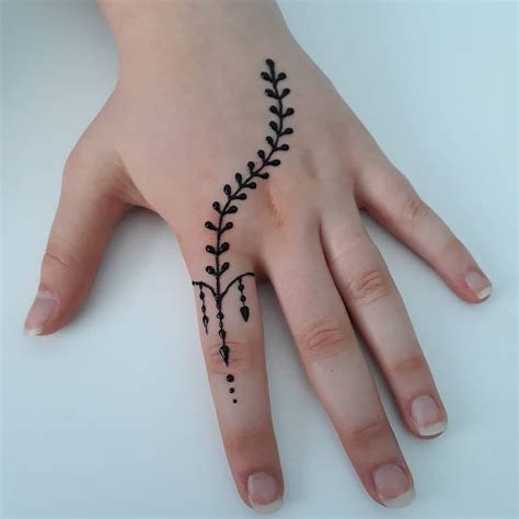 Simple Hand Finger Tattoomenarm Simple Henna Tattoo Henna Tattoo