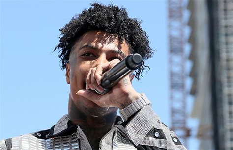 Several videos made their way to twitter where we could see the 'thotiana' hitmaker throwing a series of punches at his fan. Blueface Calls Mom 'Clout Chaser' After Video Shows Him Kicking Her Out of House | Complex