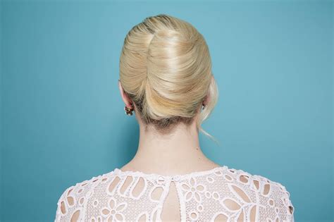 How To Do A French Twist Updo For The Holidays In Just 6 Easy Steps