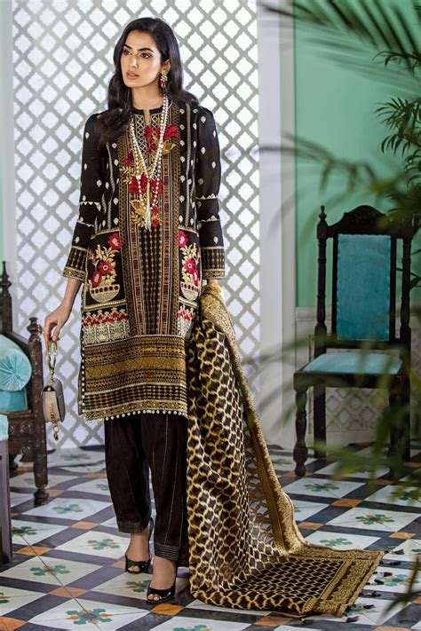 Latest Pakistani Designer Summer Lawn Dresses 4