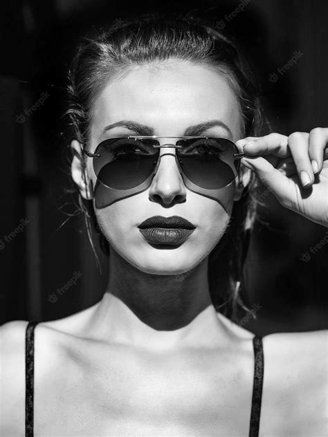 Premium Photo Pretty Girl In Brown Sunglasses