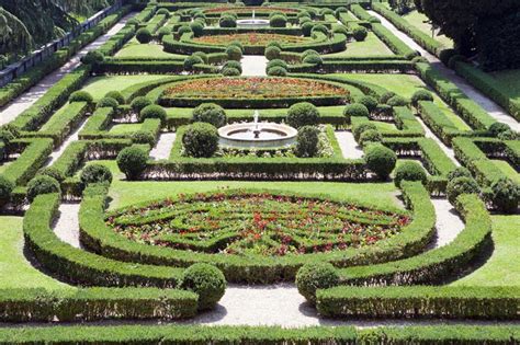 Der kleine stadtstaat hat es wirklich in sich und beeindruckt mit weltbekannten sehenswürdigkeiten. Vatican Gardens: The Pope's Personal Garden of Eden ...