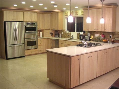 Wooden kitchen needs maple kitchen cabinets to strengthen the nuance of its rustic texture. http://www.saligamarkey.com/wp-content/uploads/2014/12 ...