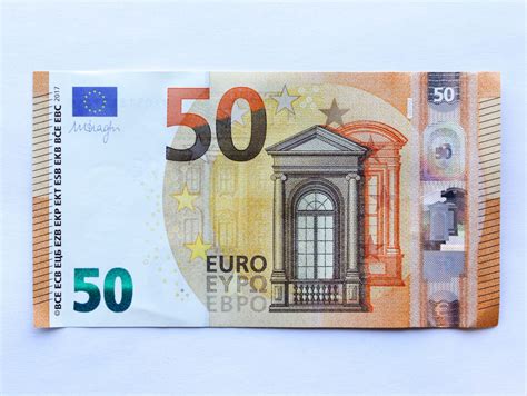 Der 200er taucht dagegen nur selten im alltag auf. 100 Euro Schein Muster - Was Sie Uber Die 20 Euro Banknote ...
