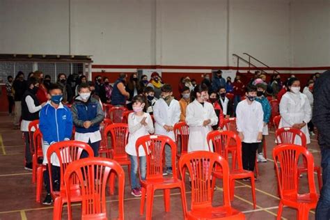 Alumnos Del Ice Prometieron Lealtad A La Bandera Argentina En Emotivo