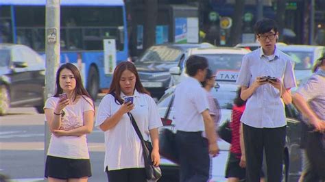 Smartphone Zombies Have Taken Over Seoul Cnn