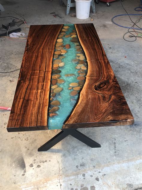 While resin river tables have been made time and time again, one thing i noticed was that many of these projects are made with industrial tools in big shops. River table wirh walnut and river stone live edge coffee ...