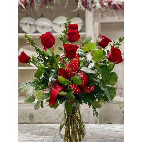 Classic Dozen Roses Carriage Flowers And Ts Local Flower Delivery