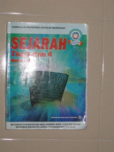 Teks persuasi bersifat subjektif, hal ini dikarenakan isinya mencakup beberapa pandangan penulis. STPM , SPM , PMR books & Dictionary For Sale!!!!